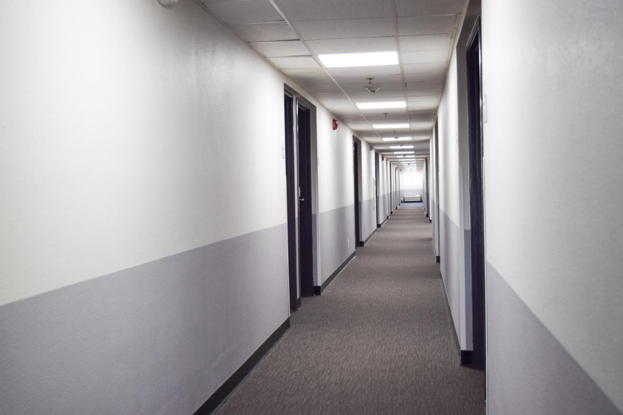 Travelers Inn And Suites Raleigh Bagian luar foto