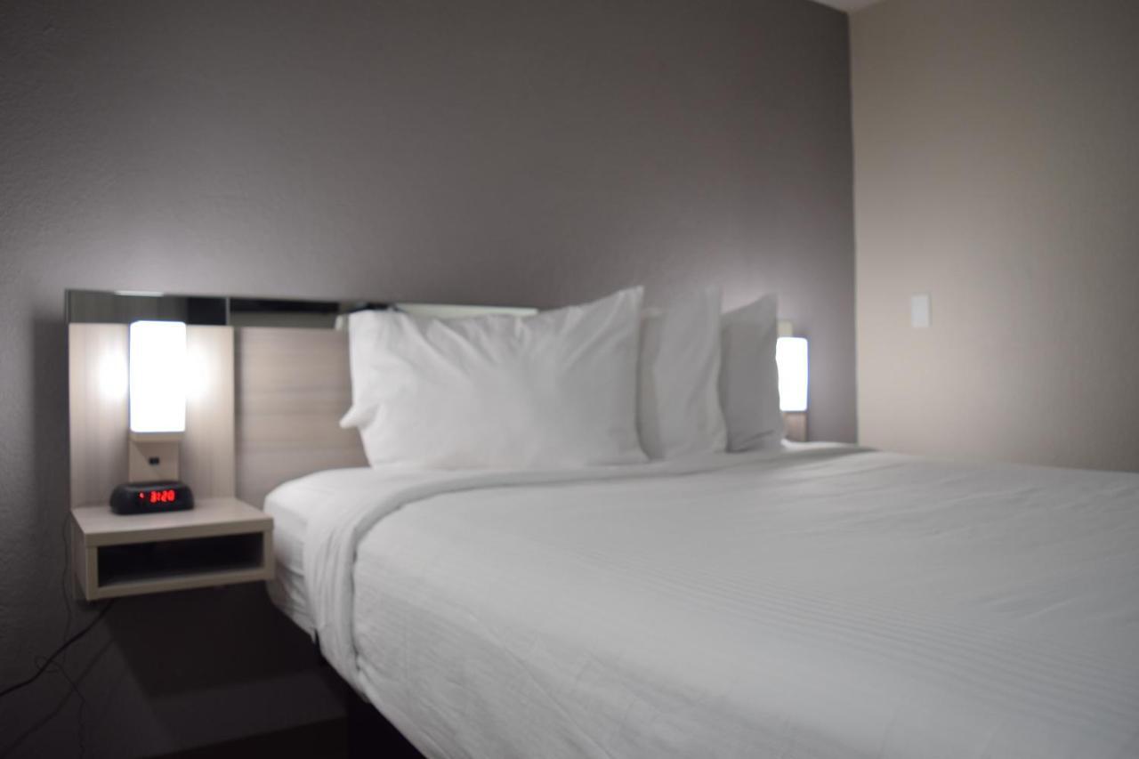 Travelers Inn And Suites Raleigh Bagian luar foto