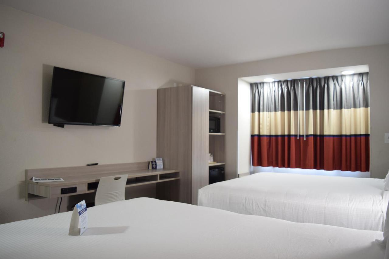 Travelers Inn And Suites Raleigh Bagian luar foto