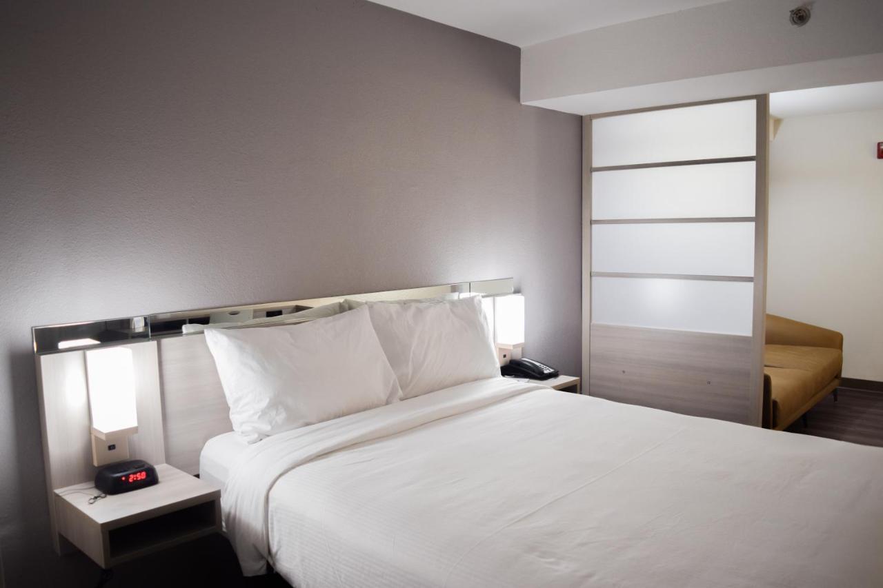 Travelers Inn And Suites Raleigh Bagian luar foto
