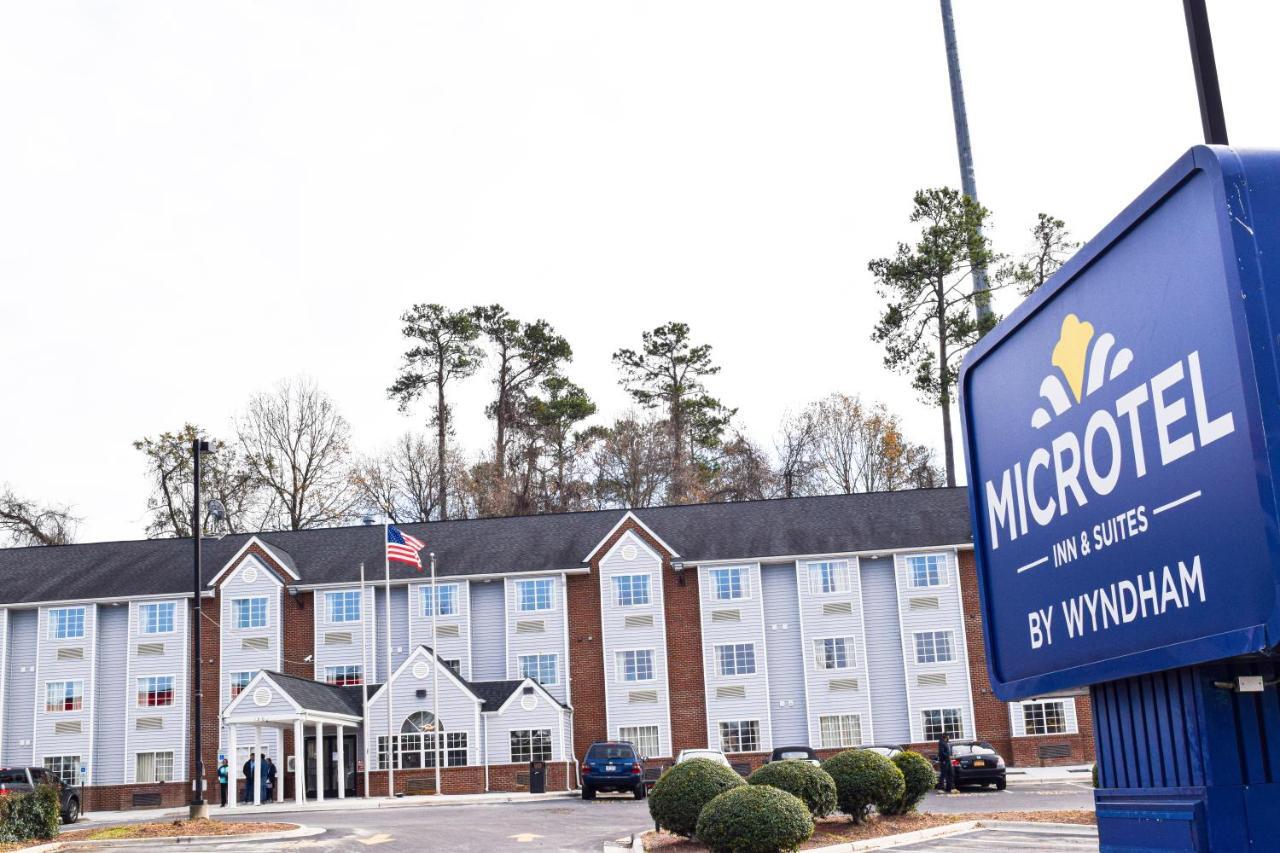 Travelers Inn And Suites Raleigh Bagian luar foto