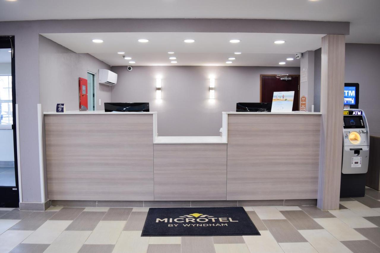 Travelers Inn And Suites Raleigh Bagian luar foto