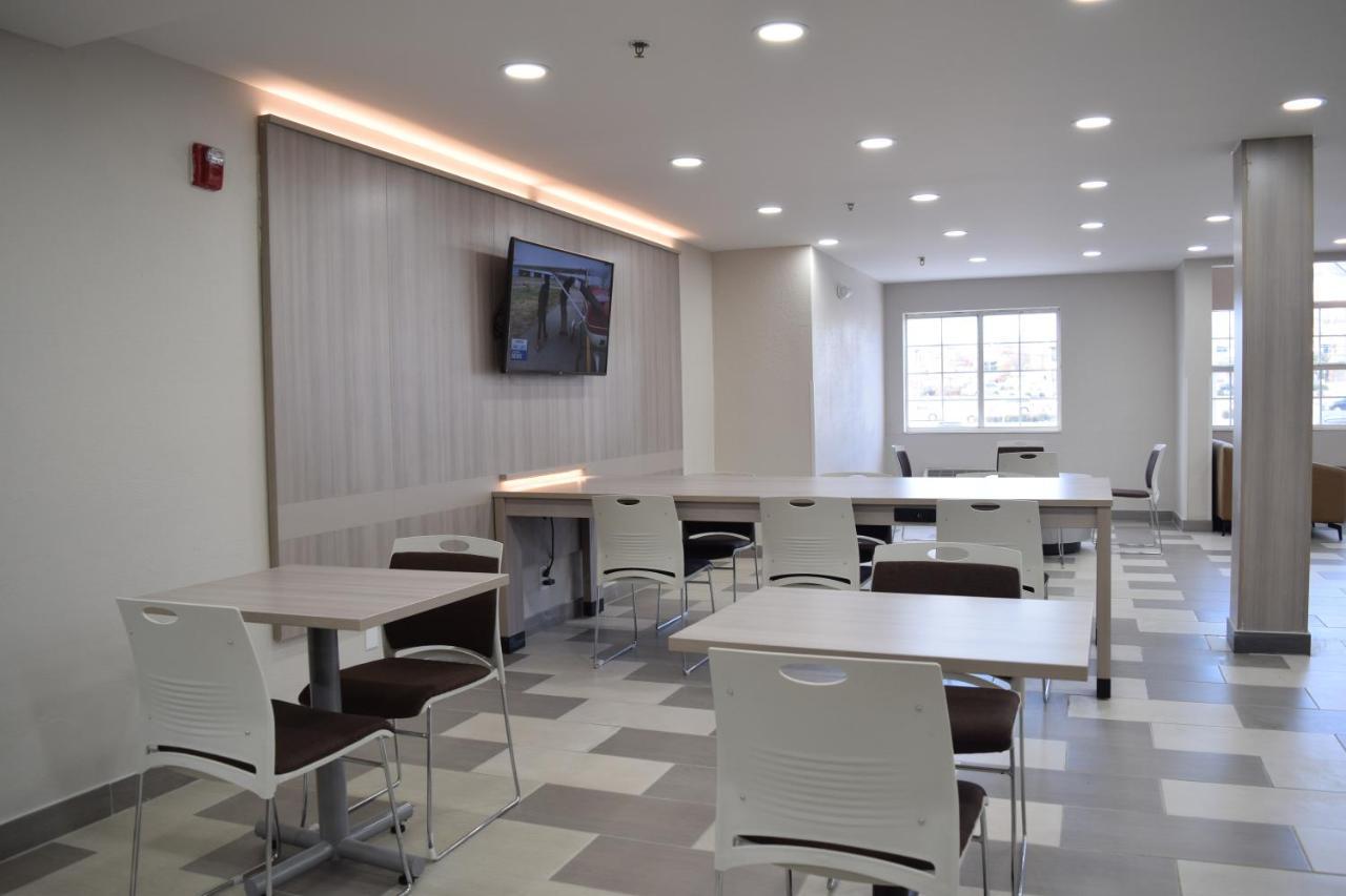 Travelers Inn And Suites Raleigh Bagian luar foto